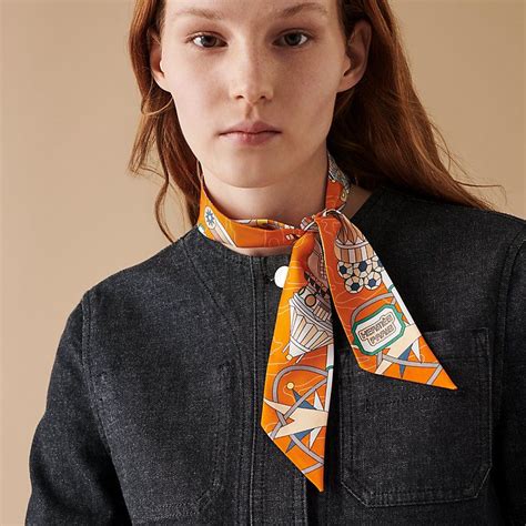 how to select hermes scarf|how to wear hermes twilly.